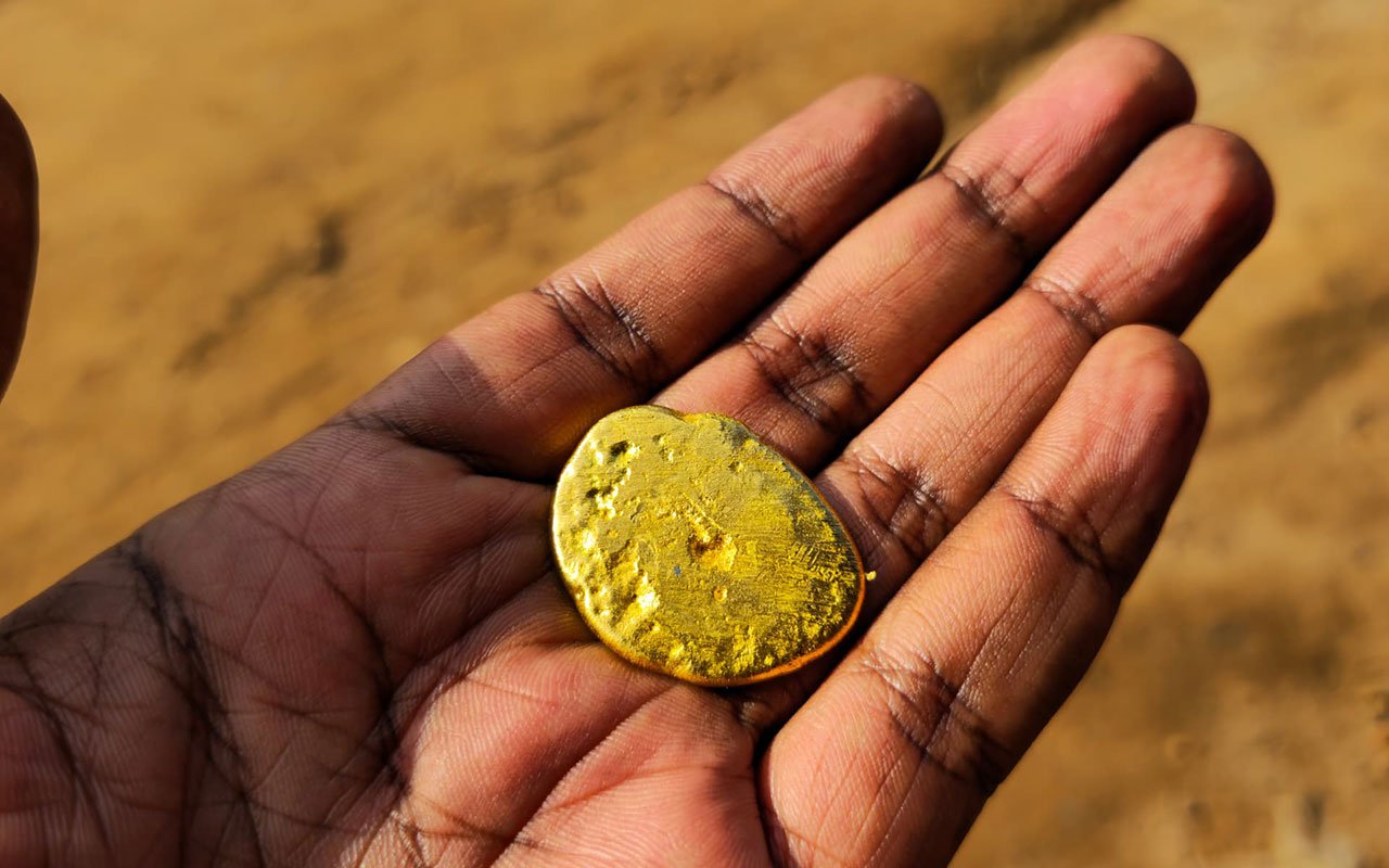 Natural gold nuggets